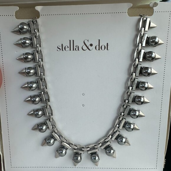 NWT STELLA & DOT VINTAGE GRAY PEARL LYNX/SPIKE NECKLACE - Picture 1 of 6